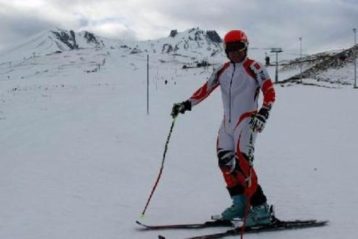 hedefi dünya şampiyonu olmak olan kayakçı